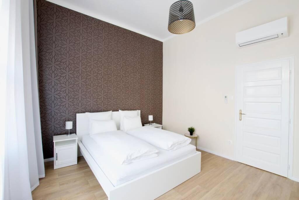 Premium Apartment By Hi5 - Astoria 4 Bedroom 布达佩斯 外观 照片